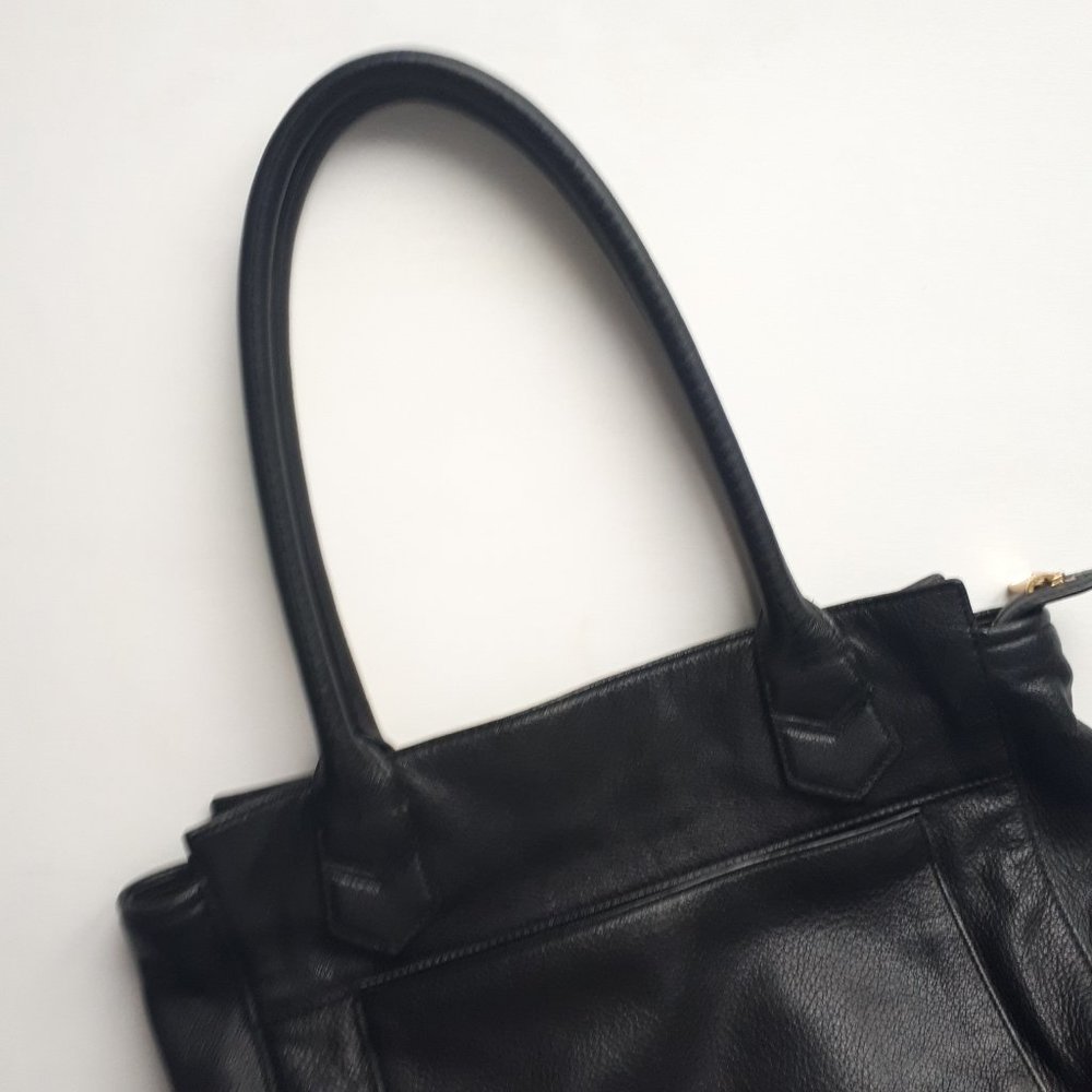 Lauren Ralph Lauren black leather shoulder bag purse